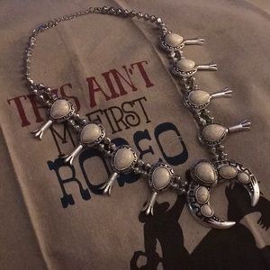 NWOT Squash blossom necklace